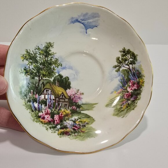 Royal Vale - Cottage Scene Bone China Vintage Tea Cup & Saucer, Pattern #7382 - Picture 6 of 7